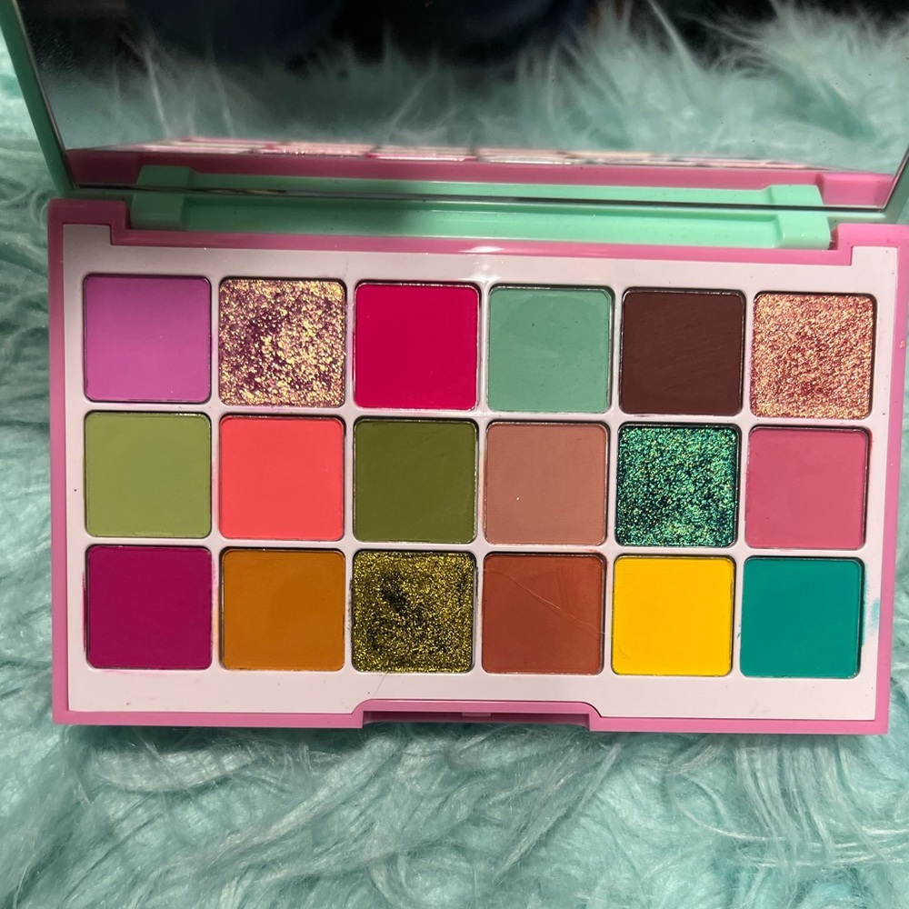 Give Me Glow Butterfly Vibes palette